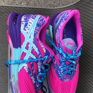 WOMEN SIZE 7.5 ASICS GEL NOOSA RUNNING SHOES
